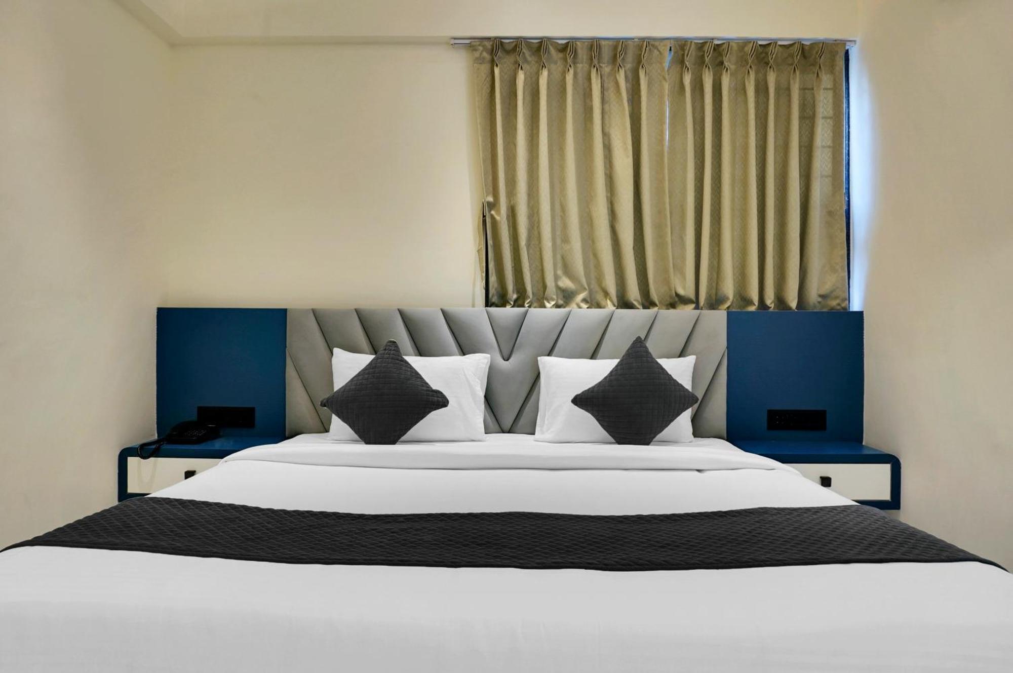 Palm Suites Baner- Indian Nationals Only Пюн Екстериор снимка