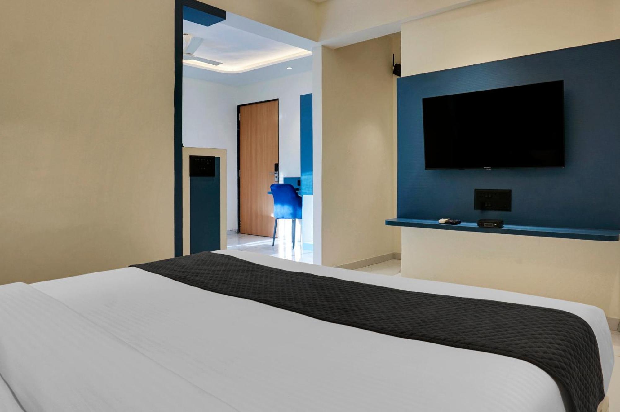 Palm Suites Baner- Indian Nationals Only Пюн Екстериор снимка