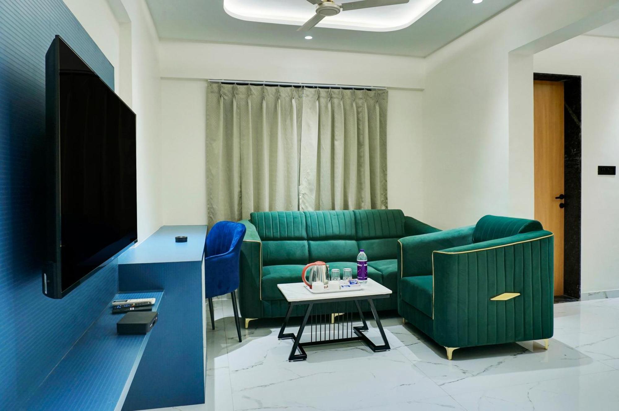 Palm Suites Baner- Indian Nationals Only Пюн Екстериор снимка