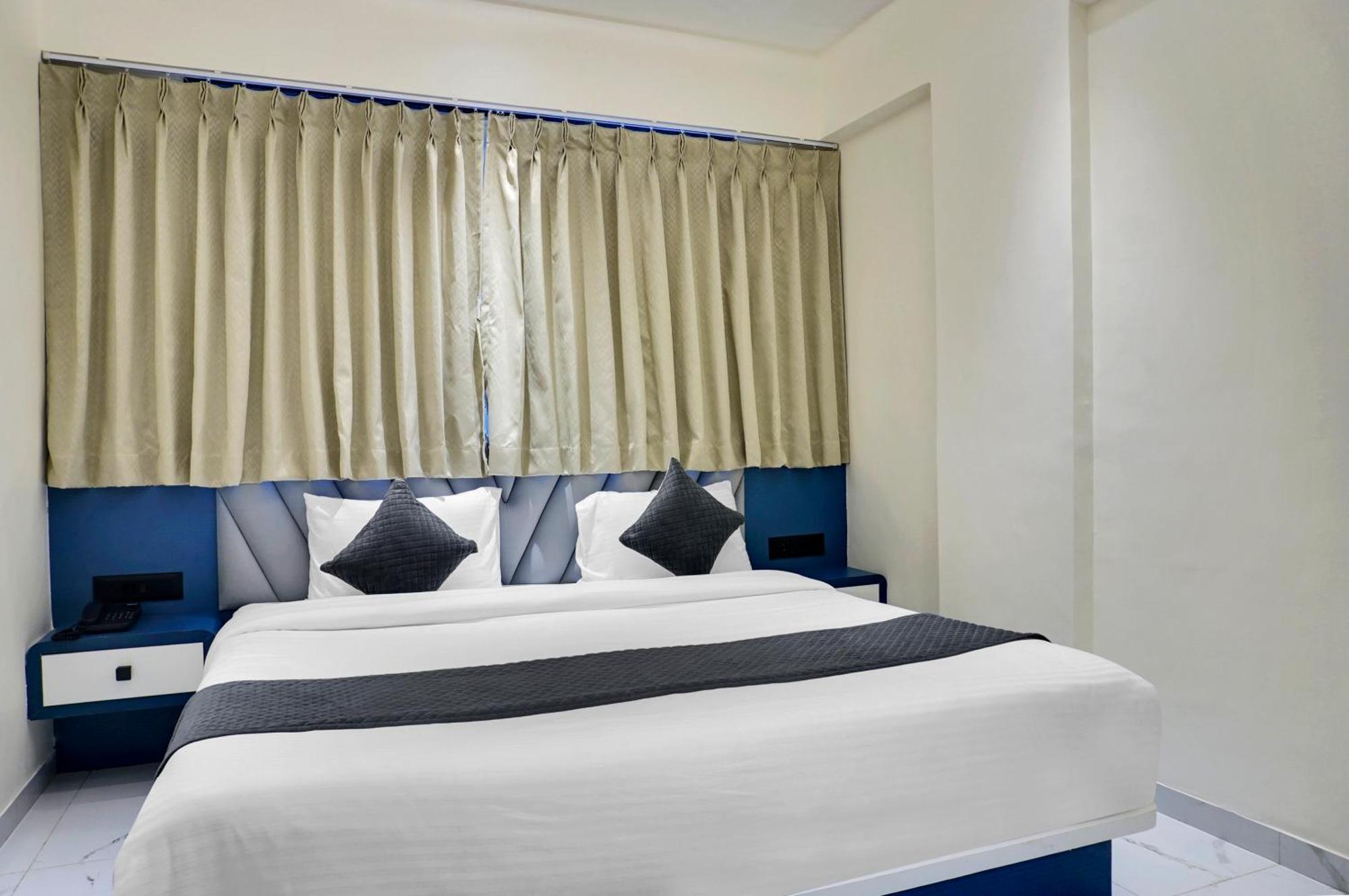 Palm Suites Baner- Indian Nationals Only Пюн Екстериор снимка
